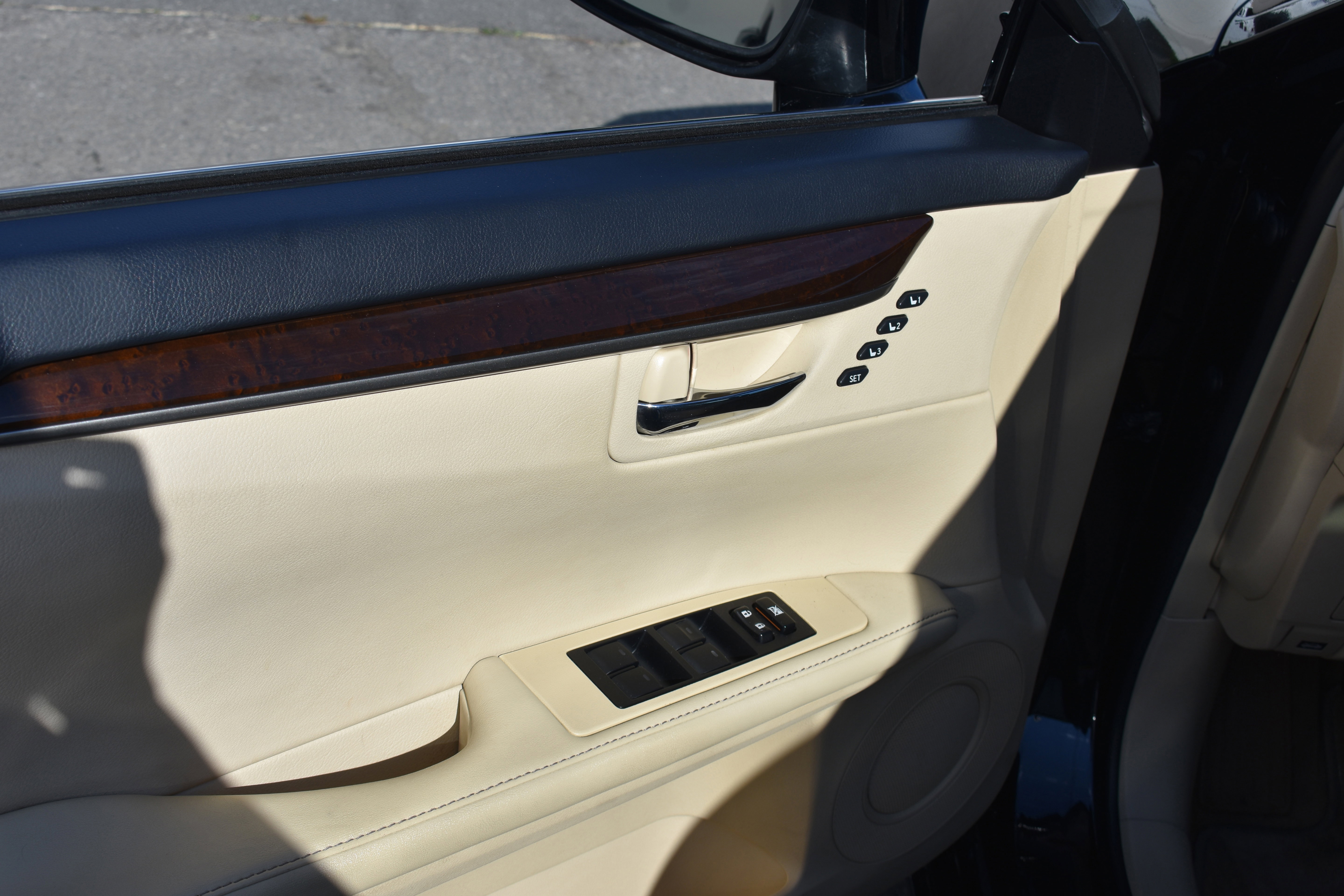 Used 2013 Lexus ES 350 w/ Premium Pkg image 25