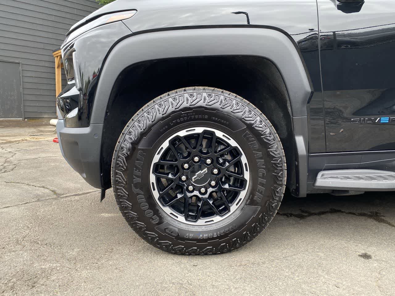 Used 2026 Chevrolet Silverado EV Trail Boss AWD/4WD image 11