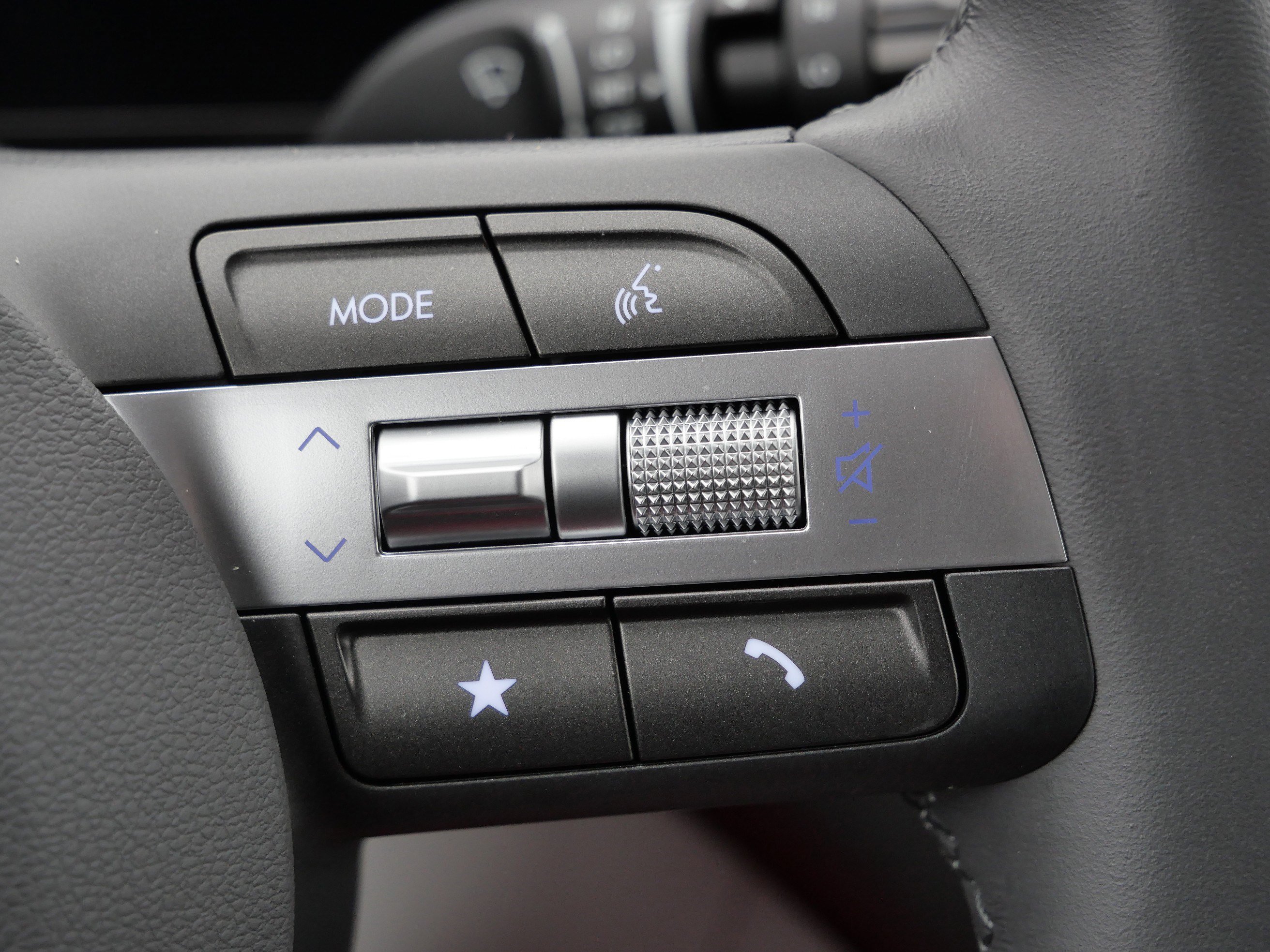 Certified 2025 Hyundai Kona SEL image 31