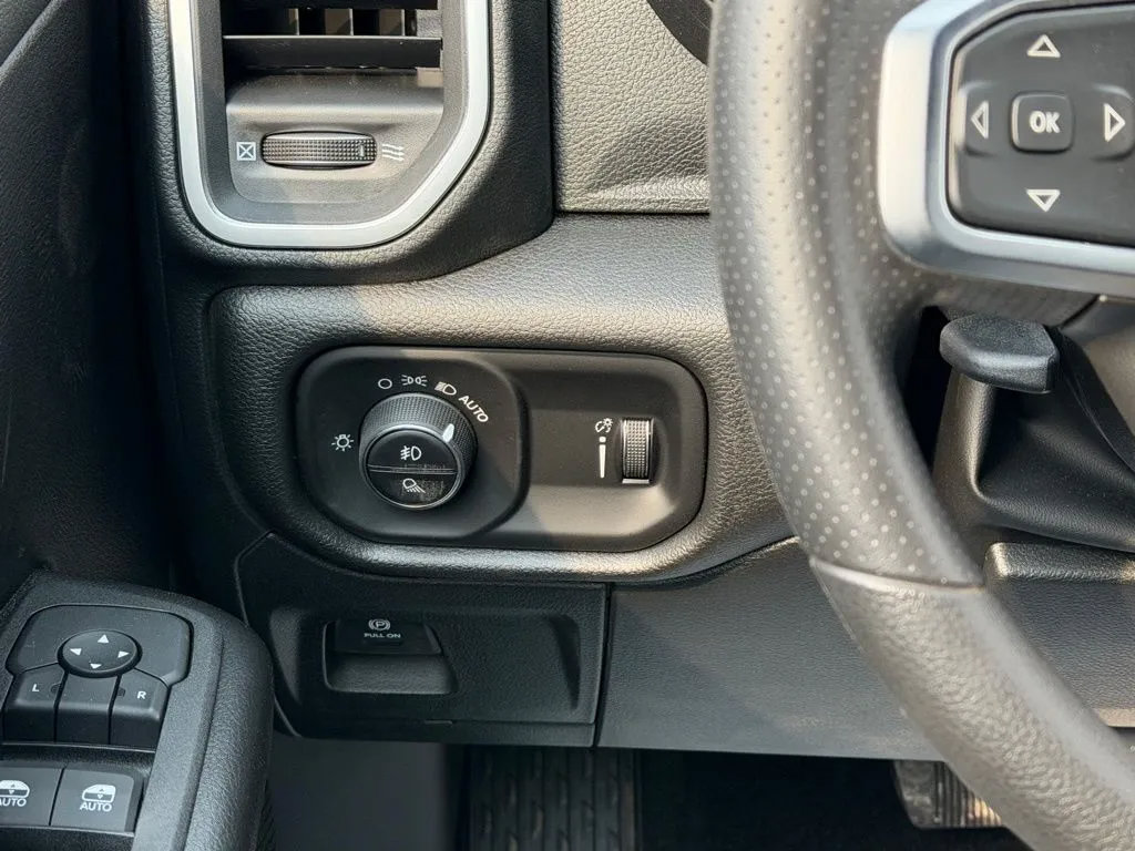 New 2026 RAM 1500 Express AWD/4WD image 10