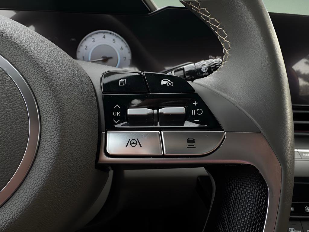 Used 2024 Hyundai Elantra SEL w/ Convenience Package image 25