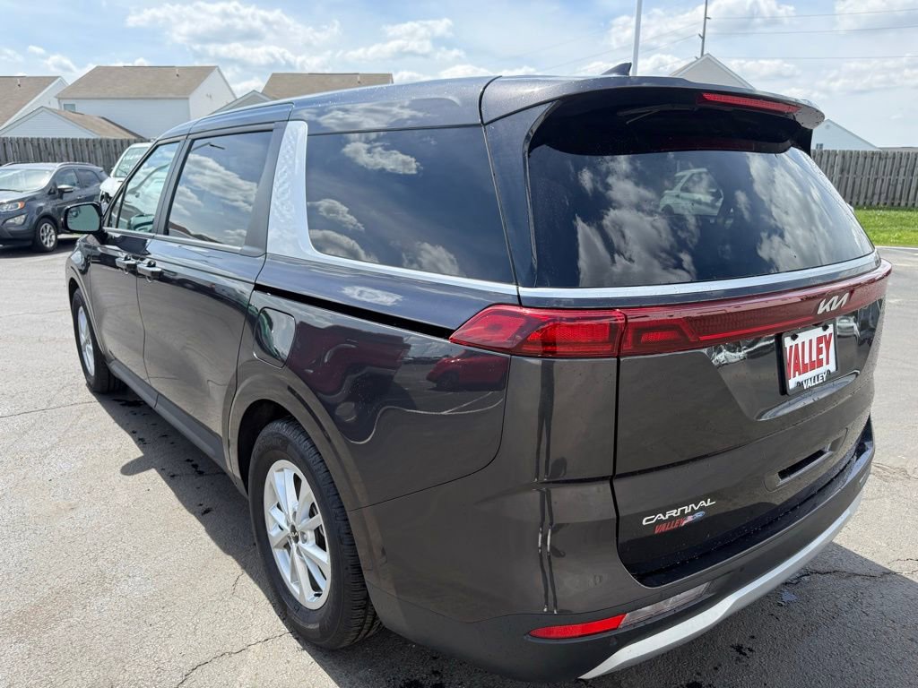 Used 2024 Kia Carnival LX FWD image 5