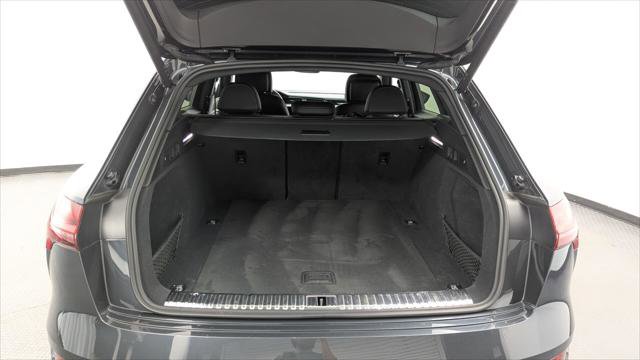Used 2022 Audi e-tron Premium Plus w/ Premium Plus Package image 14