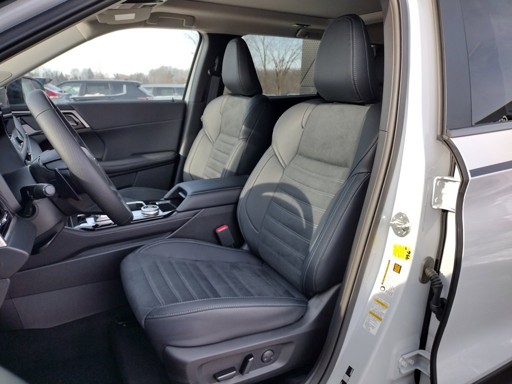 New 2026 Mitsubishi Outlander Trail Edition image 9