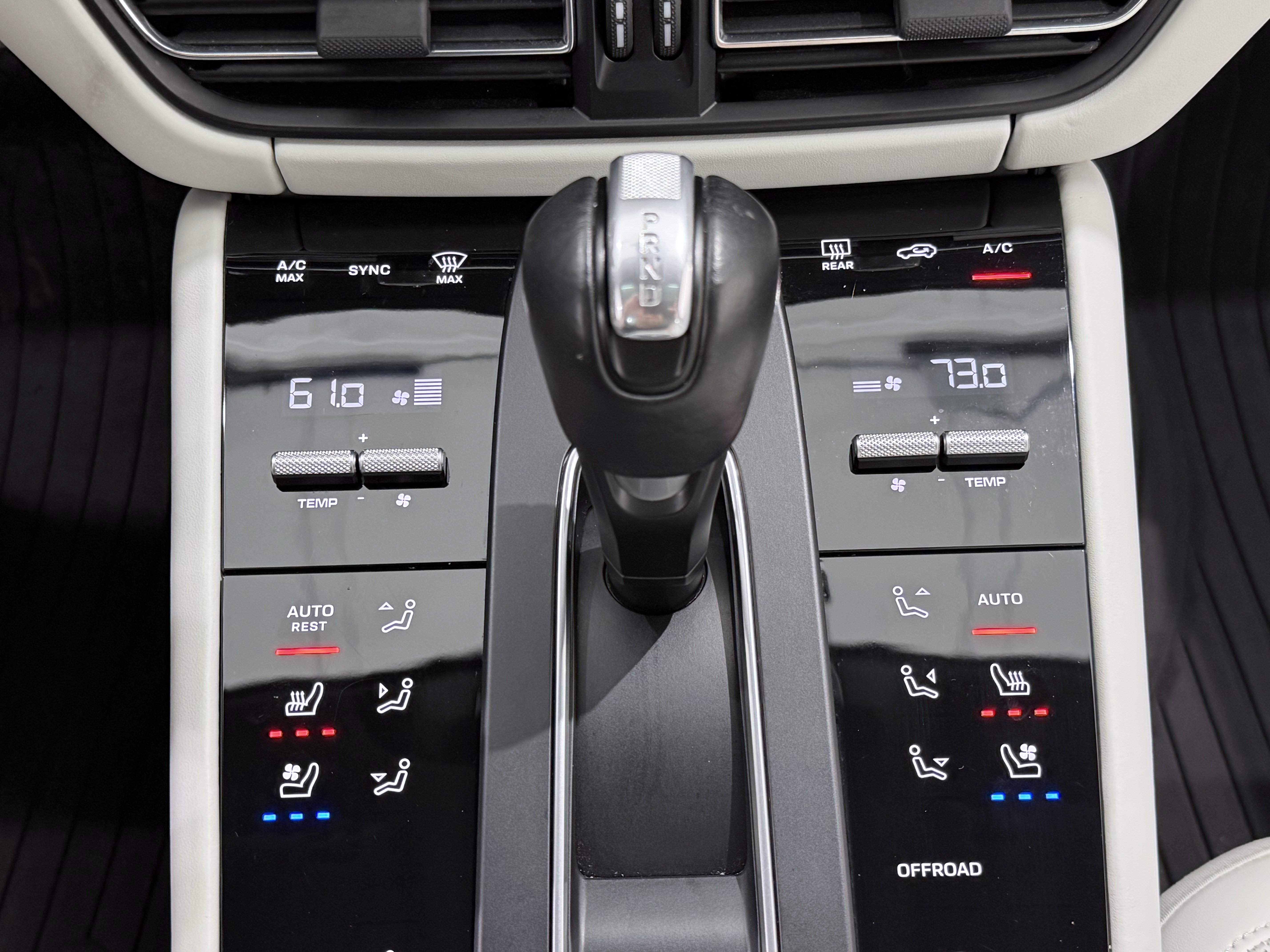 Certified 2023 Porsche Macan Turbo AWD/4WD image 43