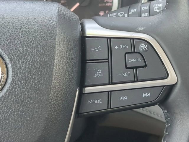 Used 2023 Toyota Highlander XLE image 26