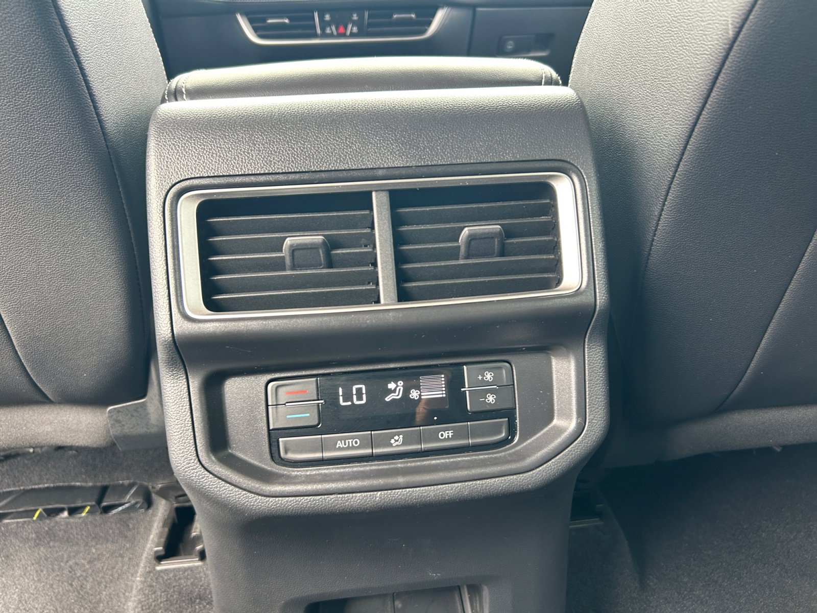Certified 2026 Volkswagen Atlas SE FWD image 31