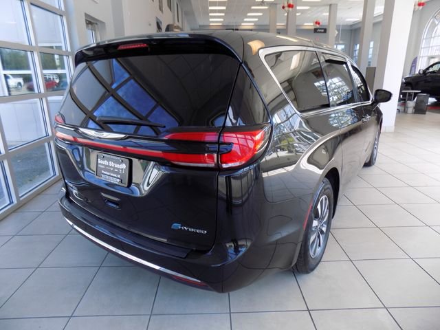 Used 2022 Chrysler Pacifica Touring-L image 6