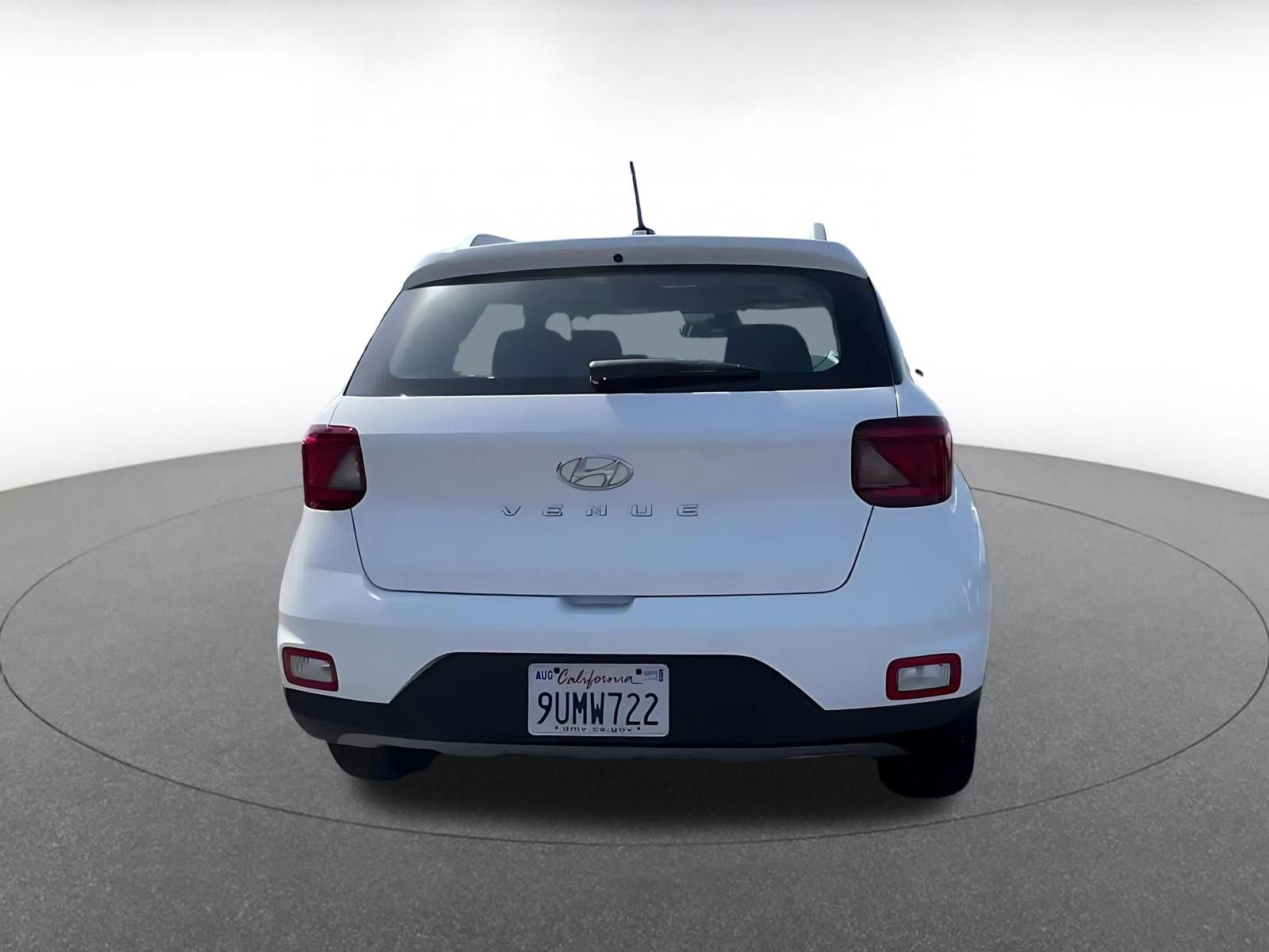 Used 2025 Hyundai Venue SEL FWD image 12