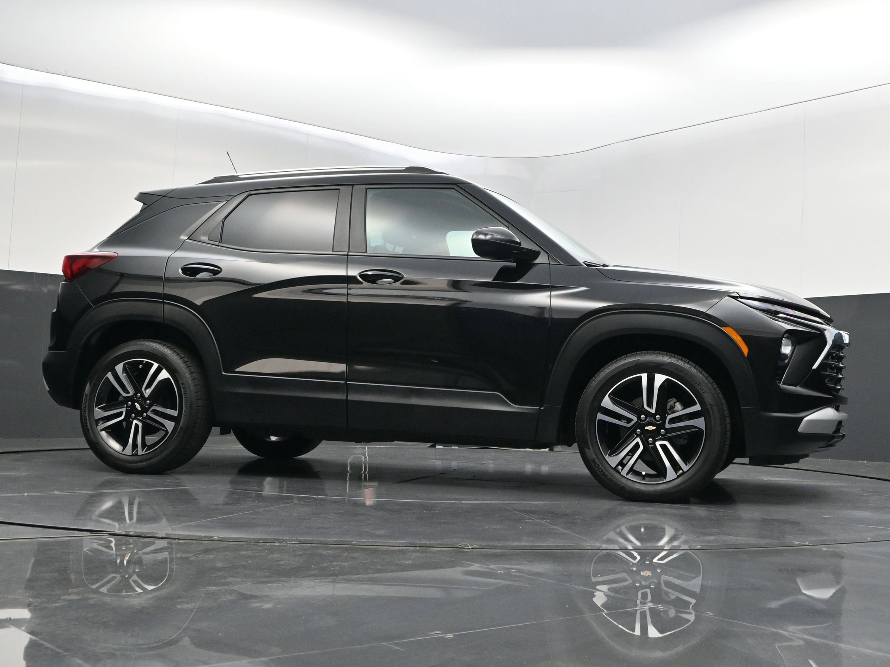 Used 2025 Chevrolet TrailBlazer LT w/ Convenience Package FWD image 44