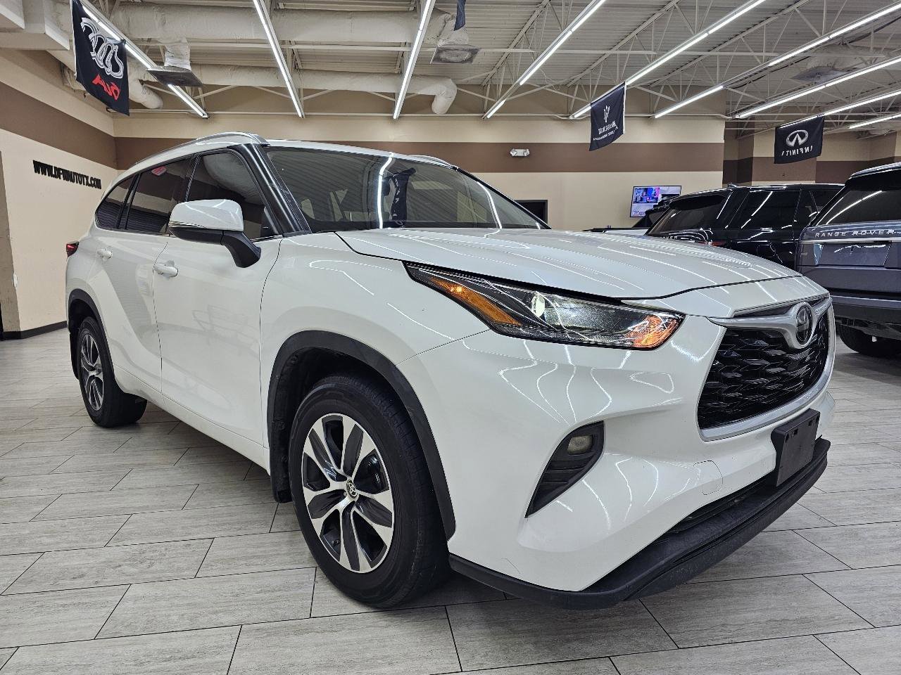 Used 2021 Toyota Highlander XLE image 4