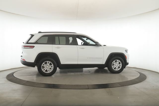 Used 2024 Jeep Grand Cherokee Laredo image 6