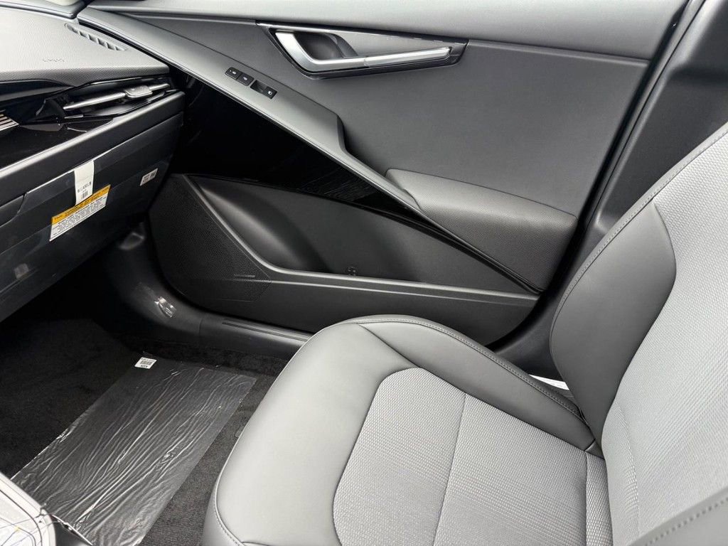 New 2026 Kia Niro EX image 15