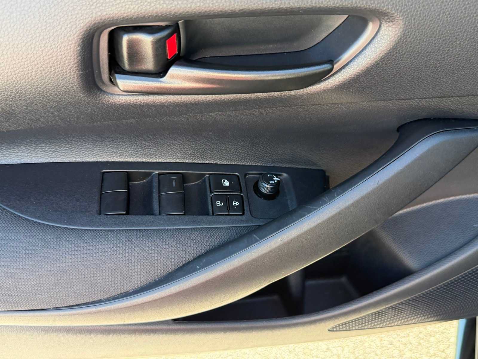Used 2025 Toyota Corolla LE FWD image 14