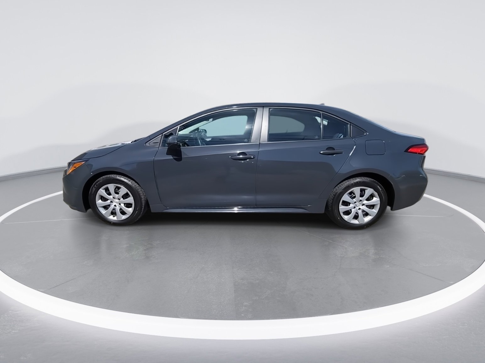 Used 2023 Toyota Corolla LE image 4
