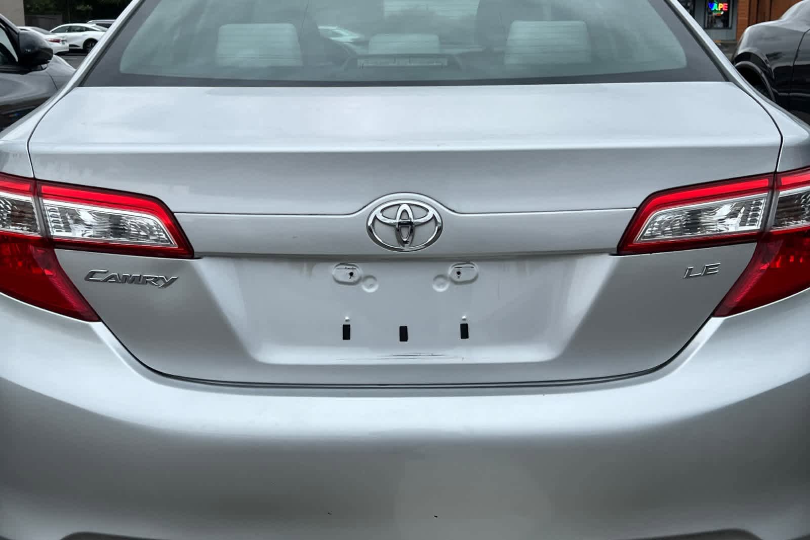 Used 2012 Toyota Camry LE FWD image 19
