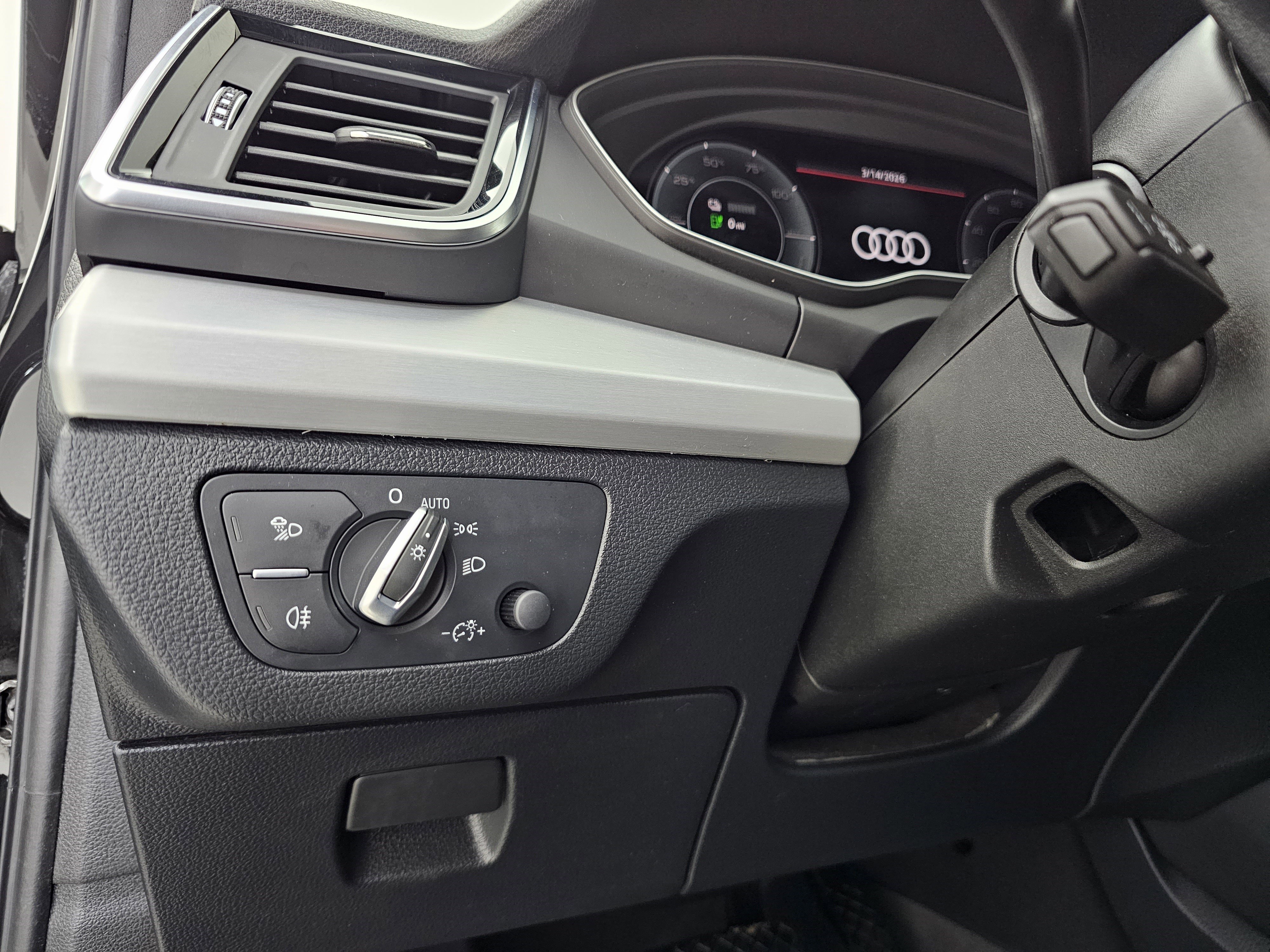 Used 2023 Audi Q5 e Premium Plus w/ Premium Plus Package image 8