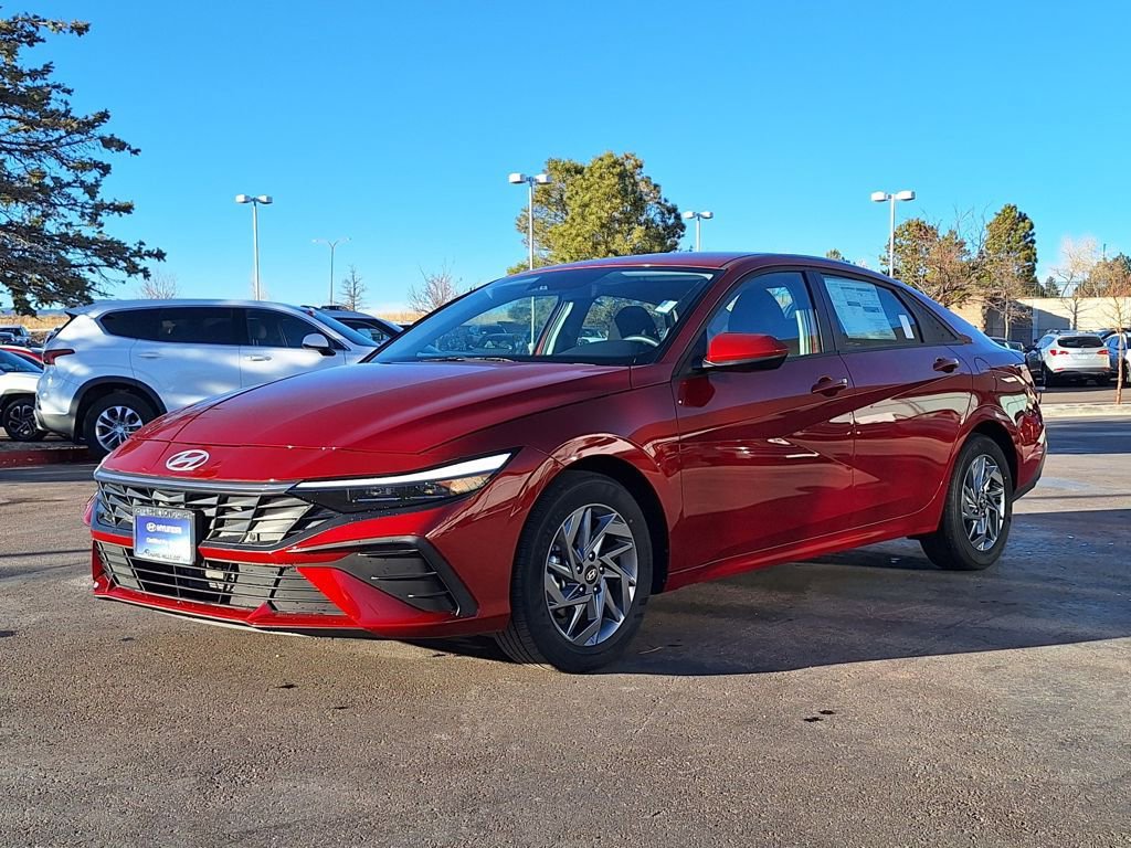 Used 2024 Hyundai Elantra Blue image 7