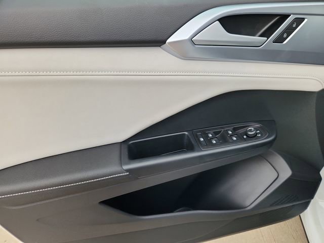 New 2025 Volkswagen Taos SE image 6