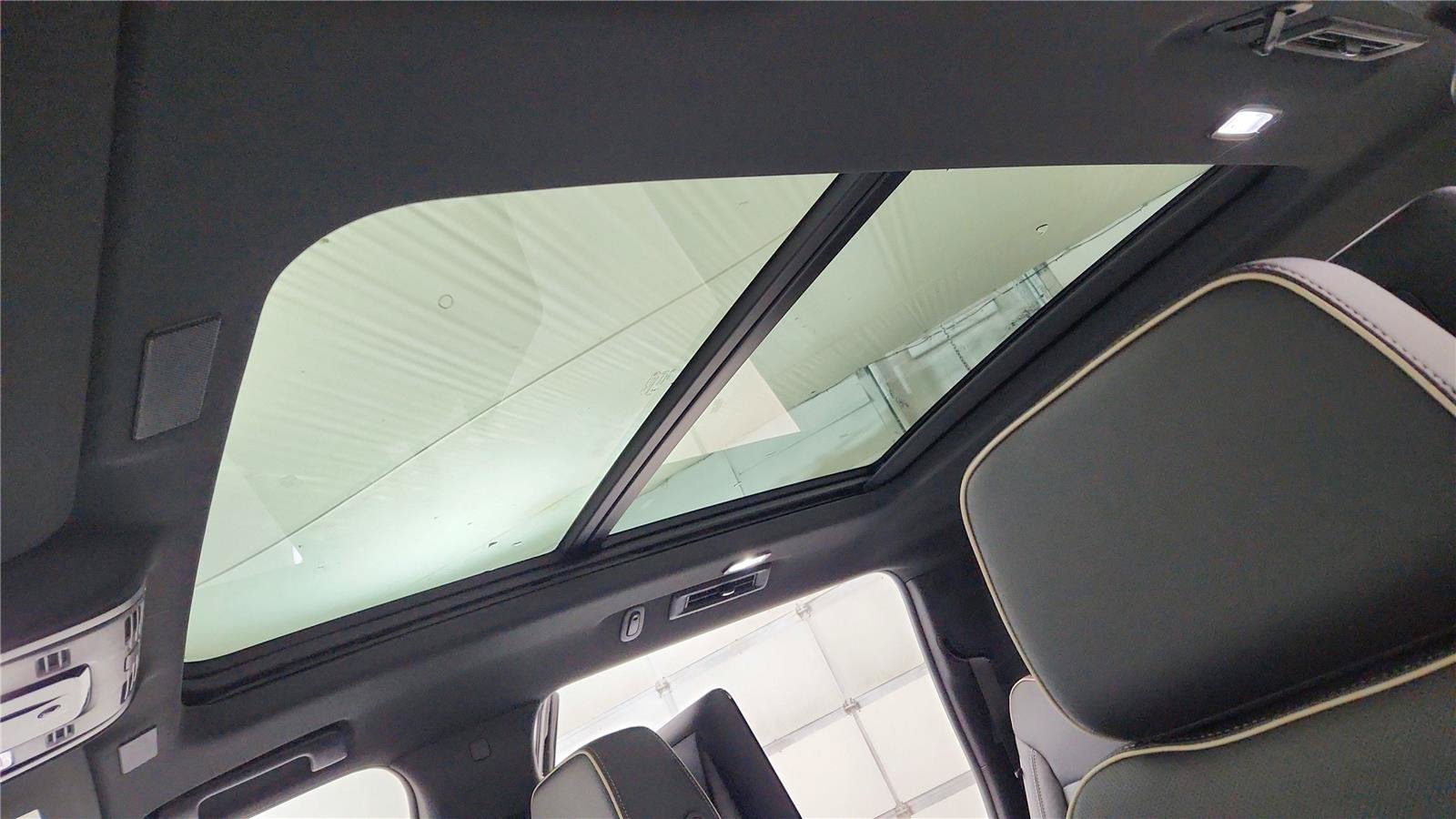 New 2026 Chevrolet Suburban Premier AWD/4WD image 17
