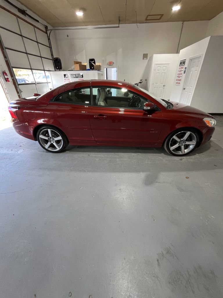 Used 2011 Volvo C70 T5 image 2