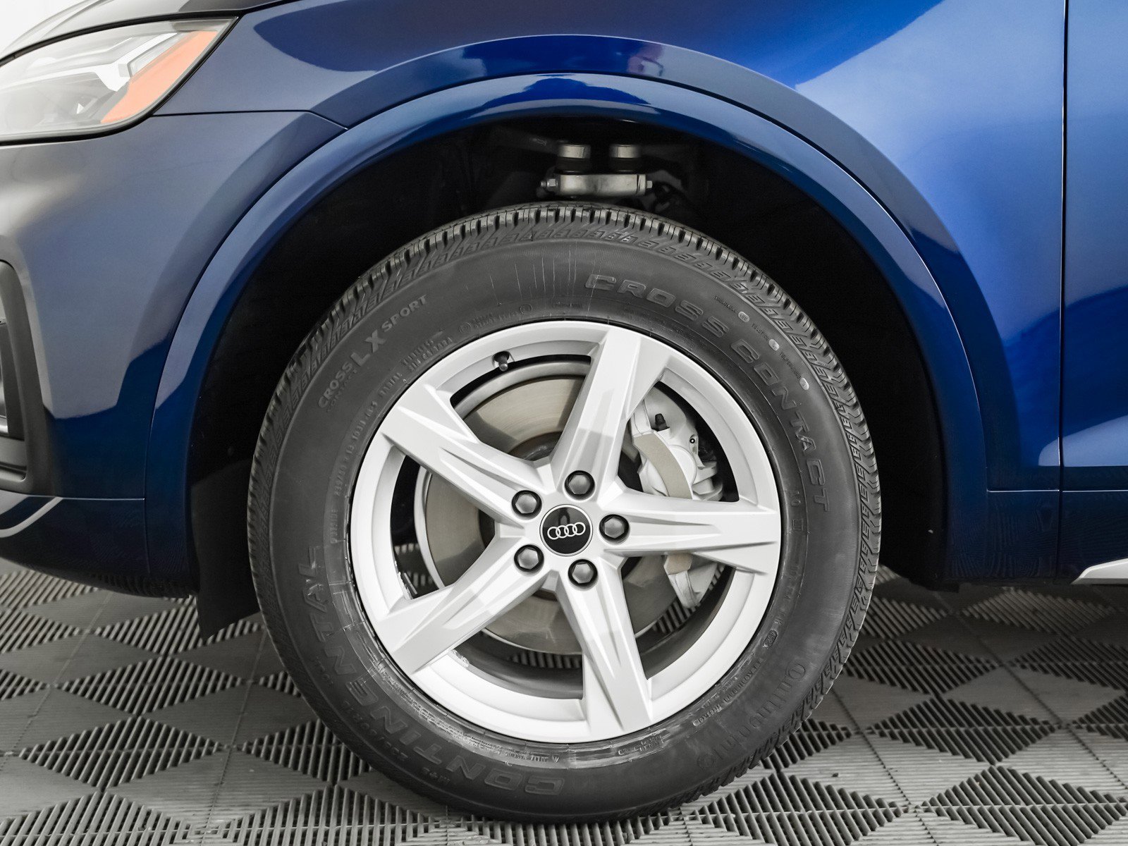 Used 2023 Audi Q5 Premium w/ Convenience Package image 6