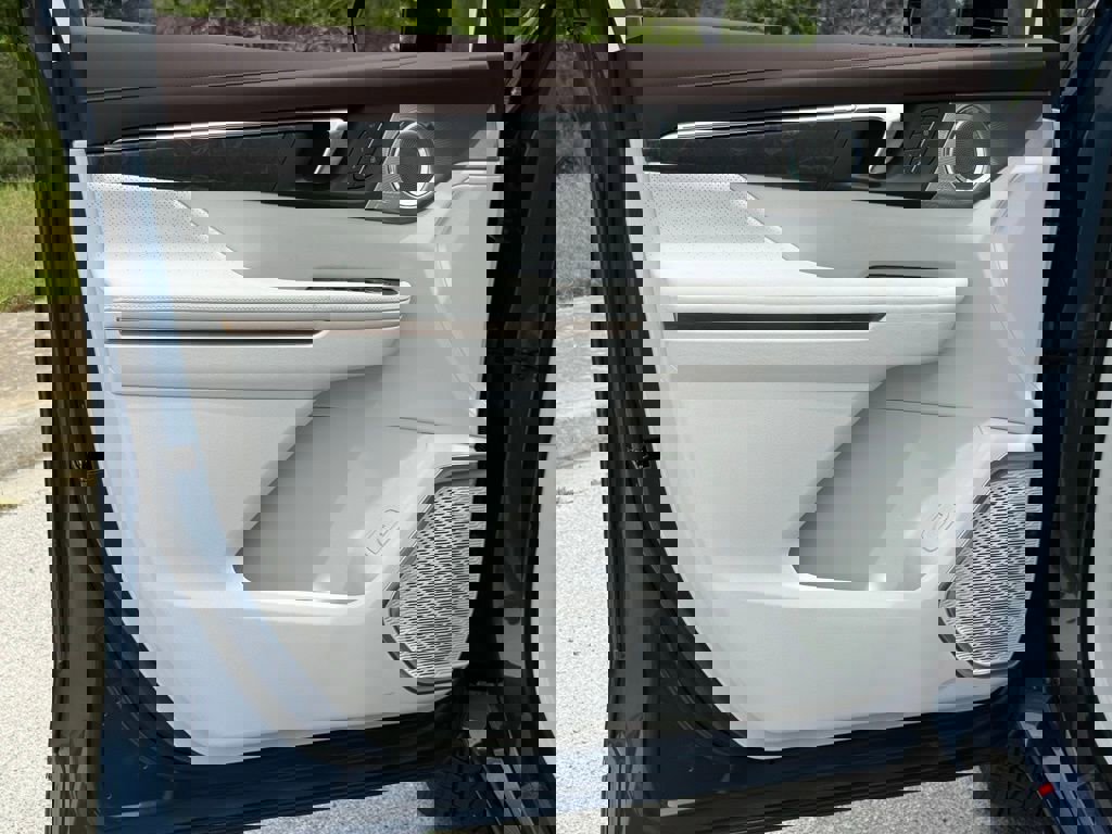 New 2026 Buick Enclave Avenir image 16