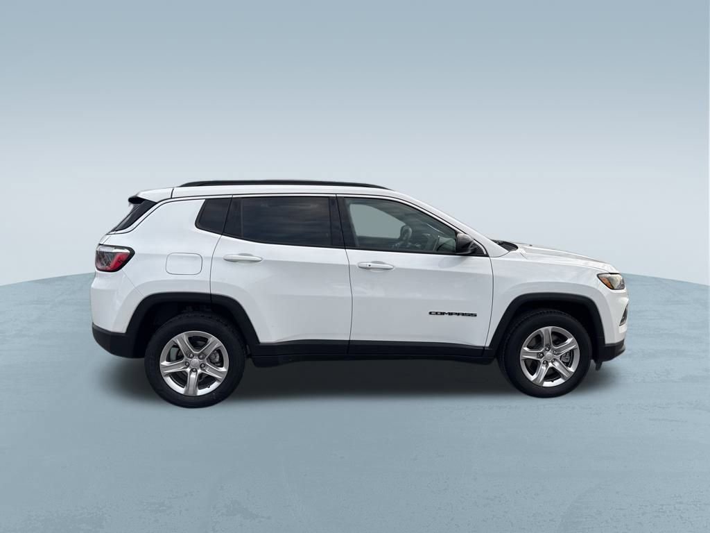 Used 2024 Jeep Compass Latitude image 9