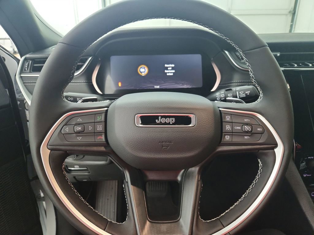 New 2025 Jeep Grand Cherokee L Laredo image 22