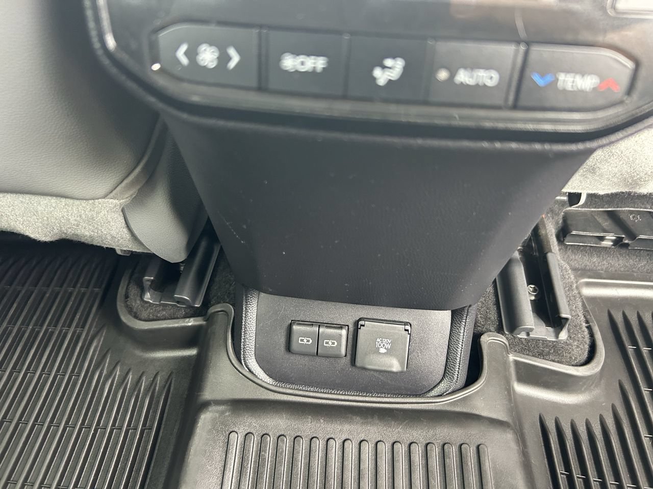 Used 2023 Toyota Highlander Platinum FWD image 19