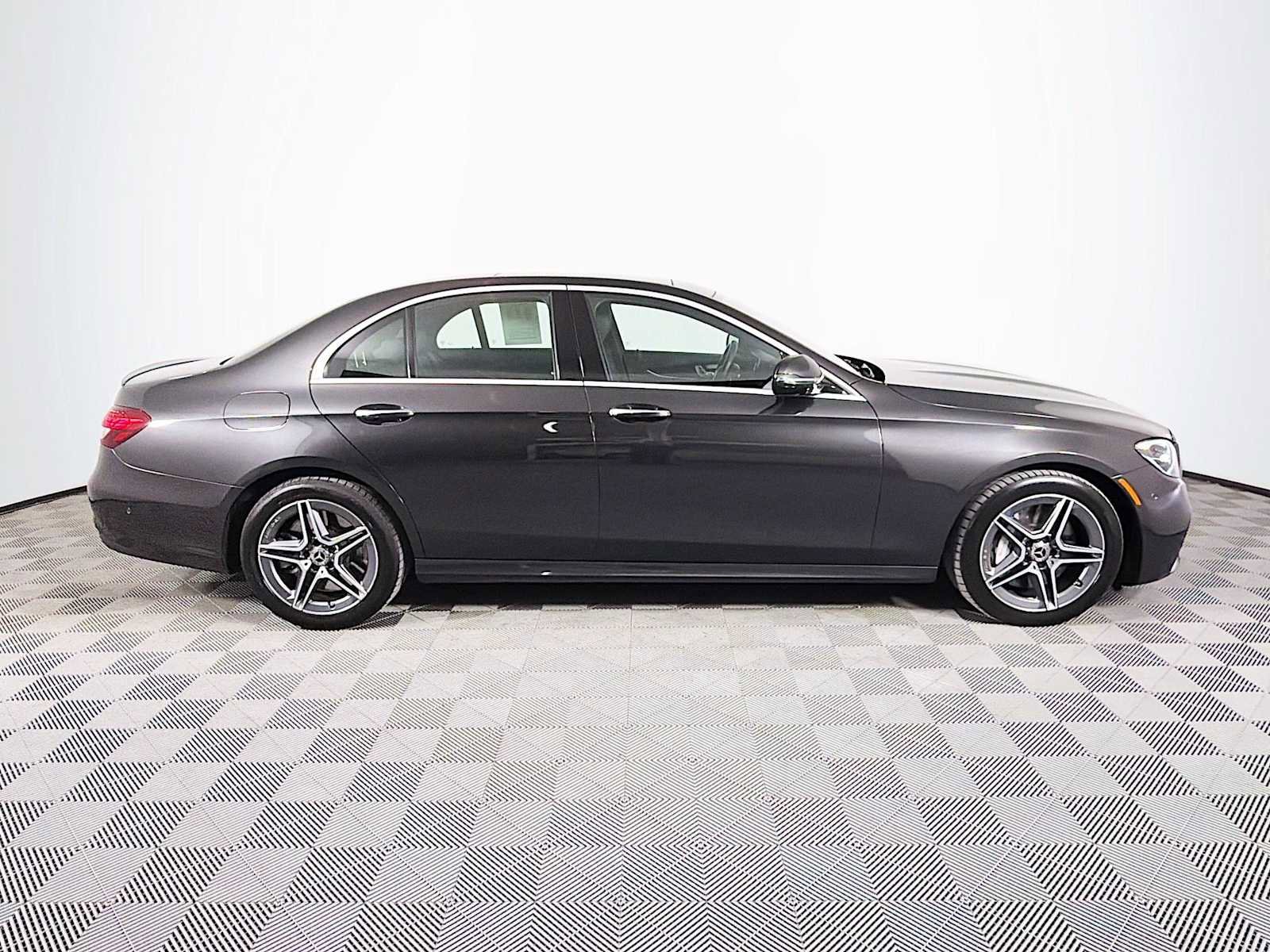 Used 2021 Mercedes-Benz E 450 4MATIC Sedan image 4