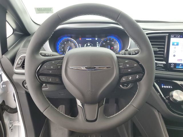 Used 2025 Chrysler Pacifica Limited FWD image 22