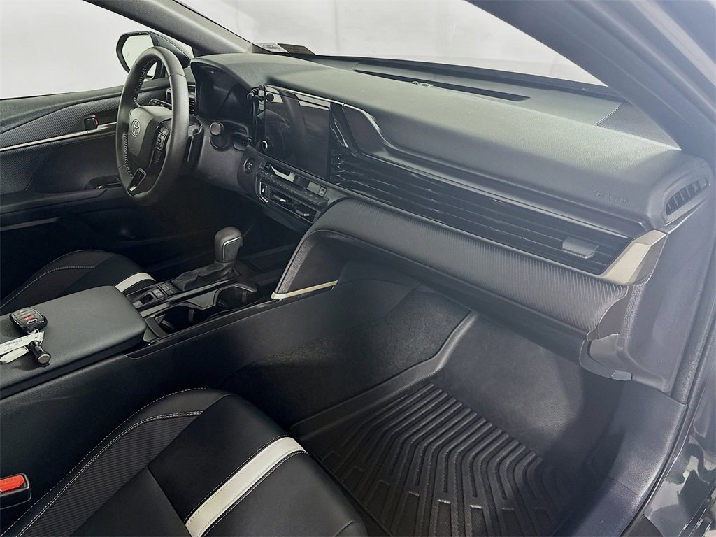 Used 2025 Toyota Camry SE image 30