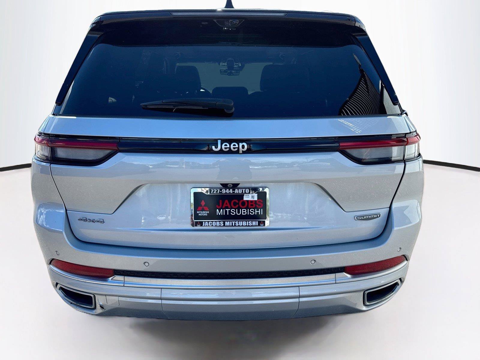 Used 2022 Jeep Grand Cherokee Summit AWD/4WD image 4