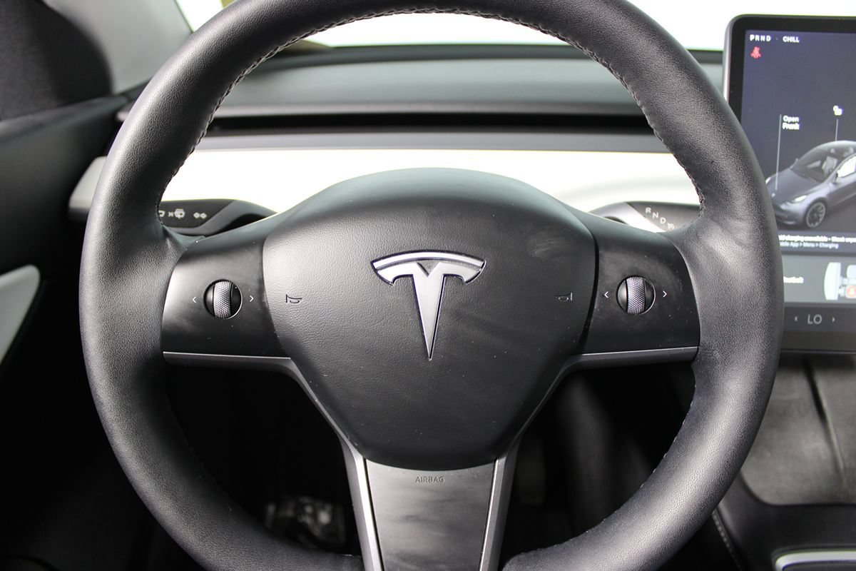 Used 2022 Tesla Model Y Long Range AWD/4WD image 13