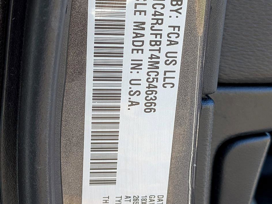 Used 2021 Jeep Grand Cherokee Limited w/ Luxury Group II image 38