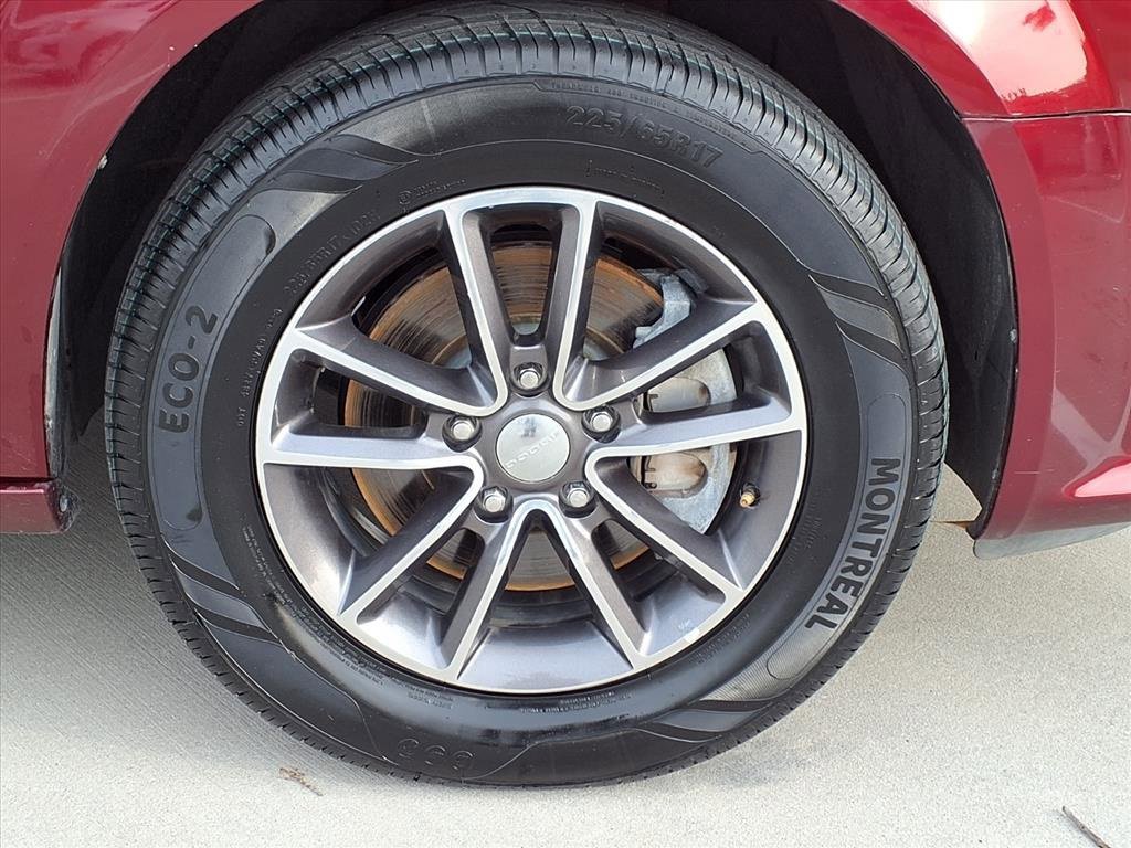 Used 2017 Dodge Grand Caravan SXT image 9