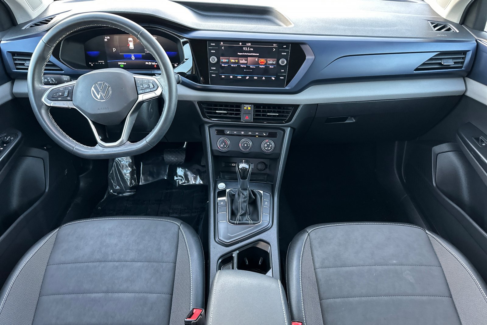 Certified 2022 Volkswagen Taos SE image 13