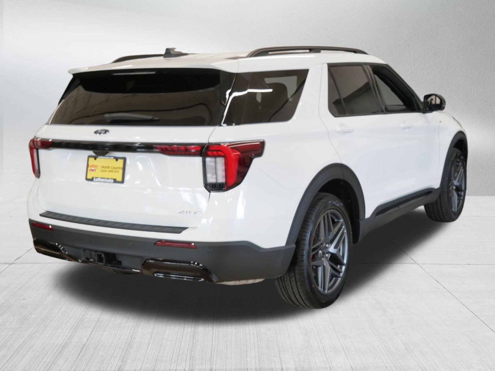 Used 2026 Ford Explorer ST-Line w/ ST-Line Street Pack image 7