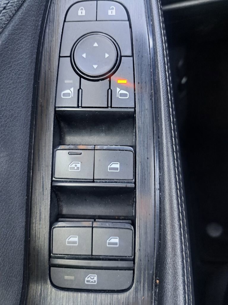 Used 2022 Nissan Rogue SV image 16