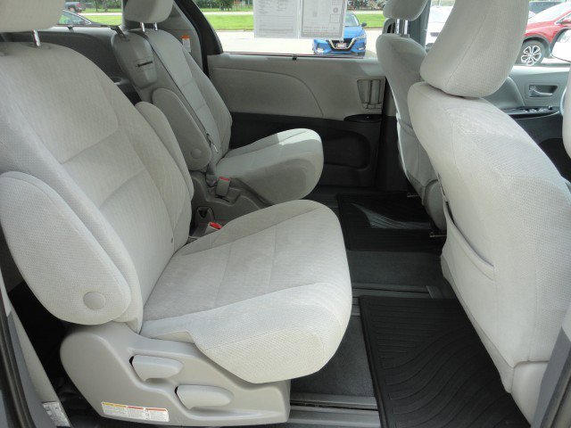 Used 2020 Toyota Sienna LE image 14