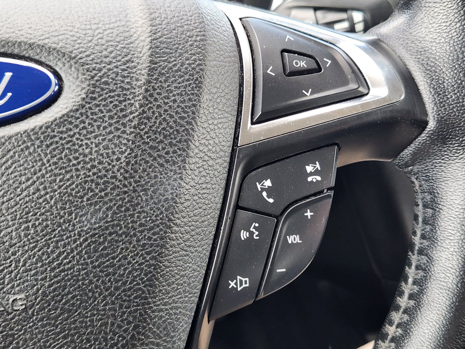Used 2017 Ford Fusion Energi Titanium FWD image 22