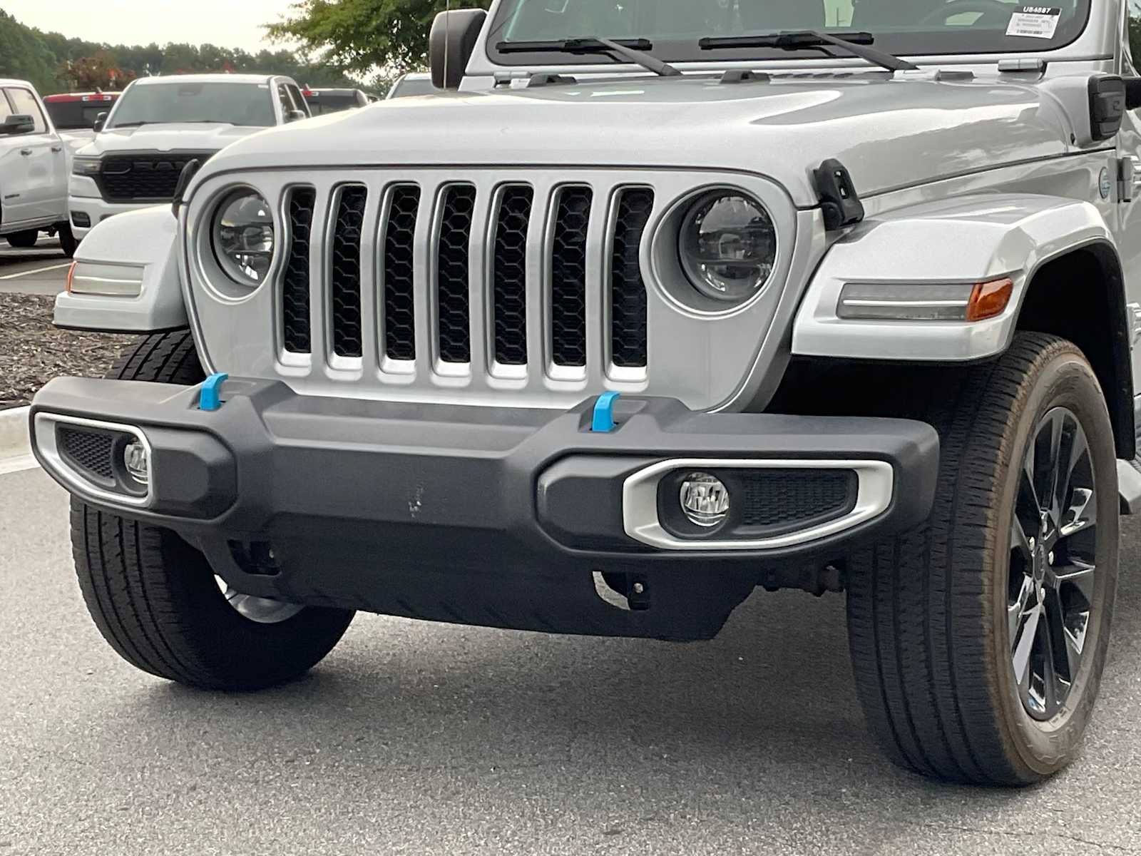 Used 2023 Jeep Wrangler Unlimited Sahara w/ Cold Weather Group AWD/4WD image 9