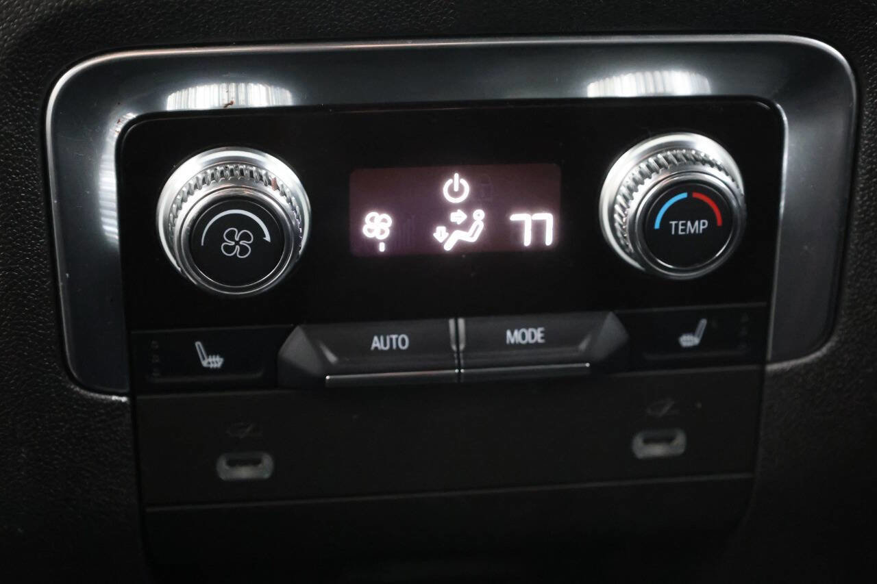 Used 2021 GMC Yukon AT4 AWD/4WD image 22