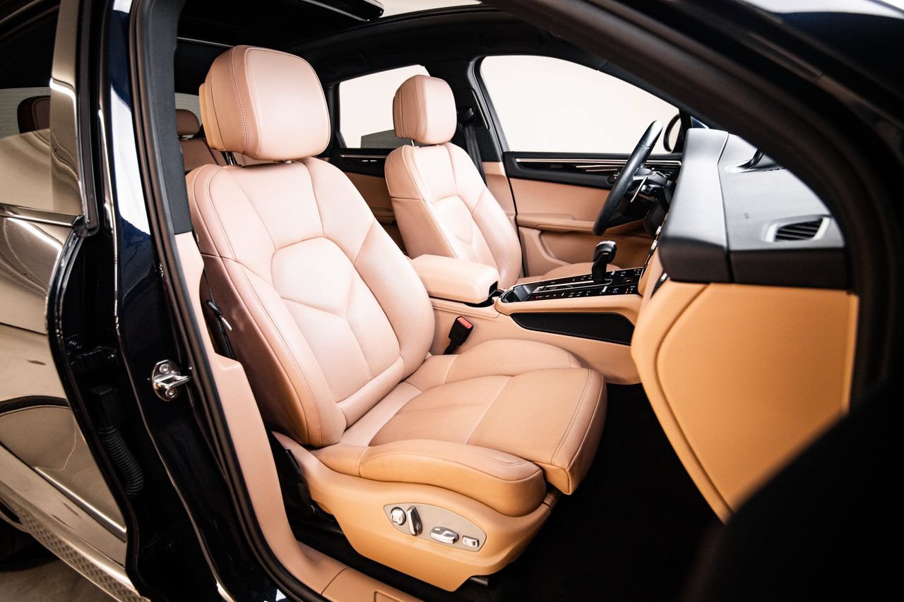Certified 2023 Porsche Macan AWD/4WD image 29