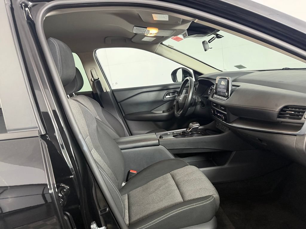 Used 2025 Nissan Rogue SV FWD image 28