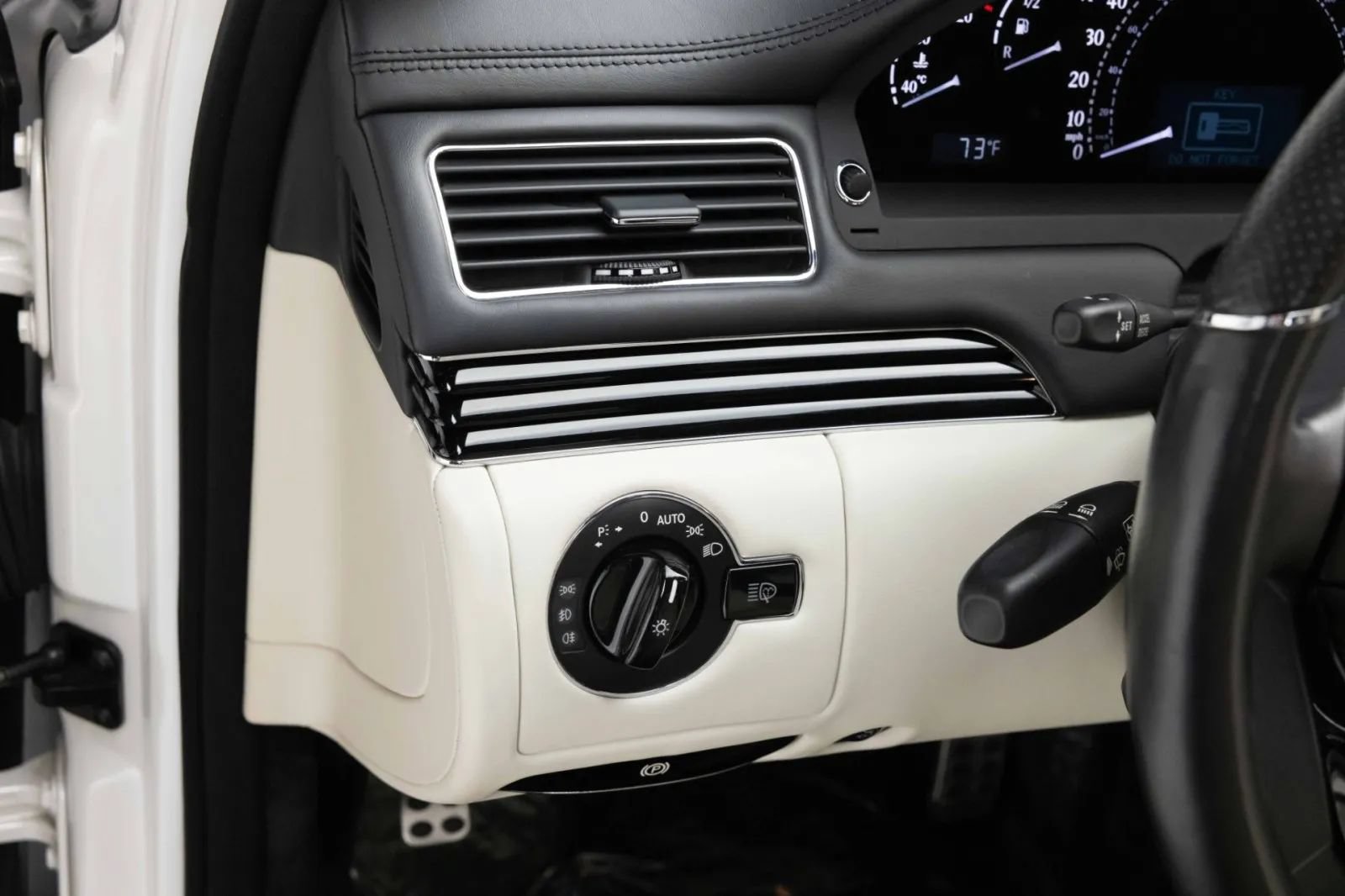 Used 2009 Maybach 62 S RWD image 34
