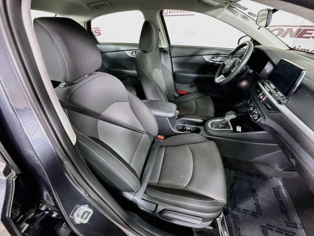 Used 2023 Kia Forte LXS FWD image 29
