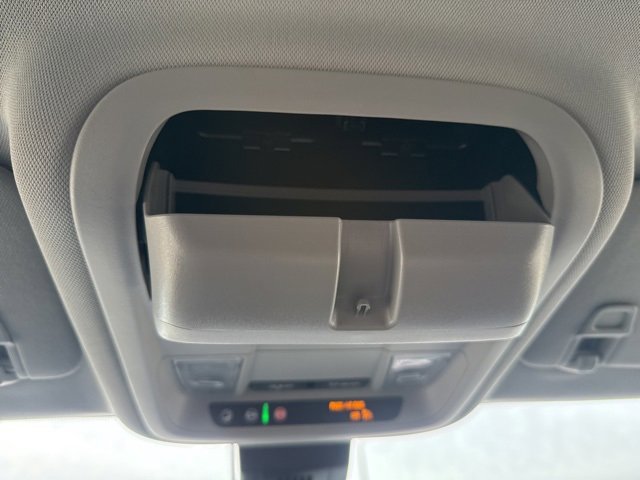 Used 2023 GMC Terrain SLE w/ Driver Convenience Package image 31