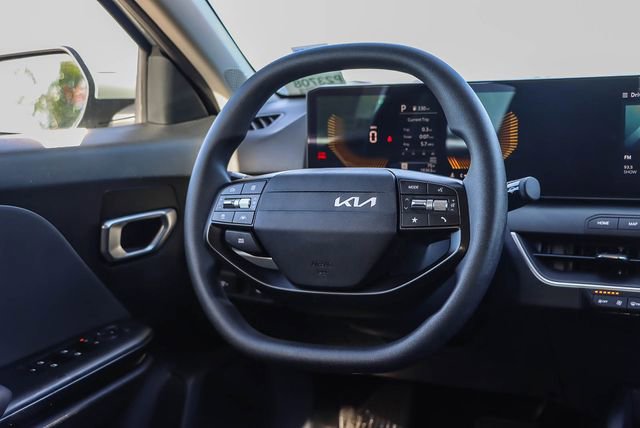 Used 2025 Kia K4 LXS image 17